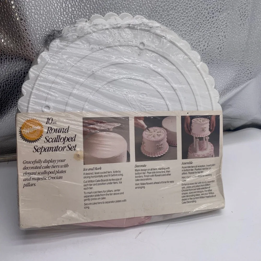 Wilton round scalloped